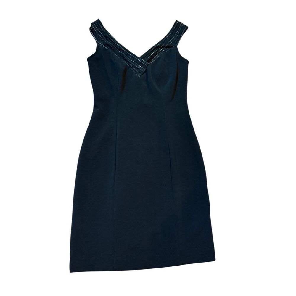 Alex Evenings Womens V-neck Sleeveless Little Black Cocktail Dress Form Fitting‎
